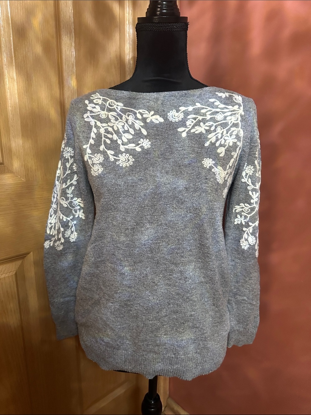 Embroidered Gray Crewneck Sweater with White Floral Detail